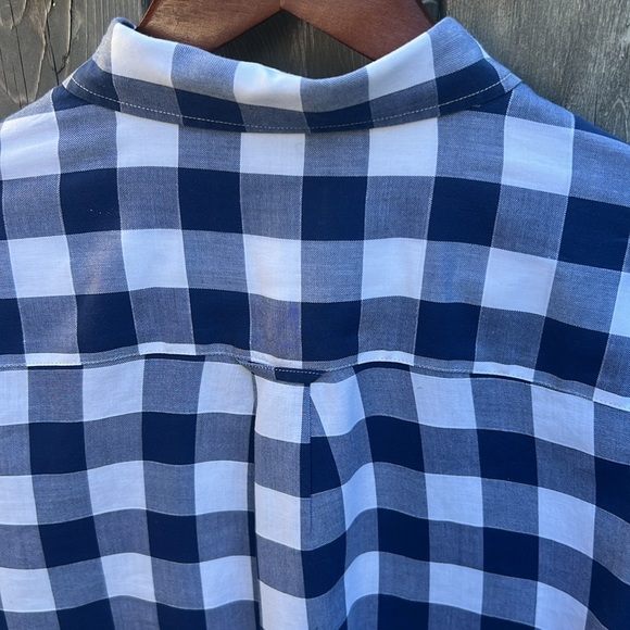 Peter Millar relaxed comfortable button-down shirt made from 100% cotton! - Picture 4 of 8